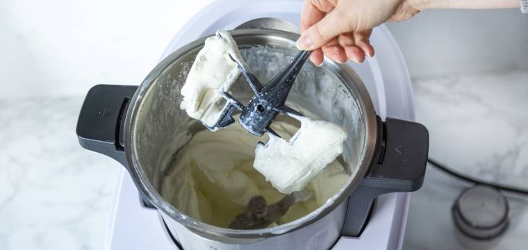 Sahne schlagen im Monsieur Cuisine