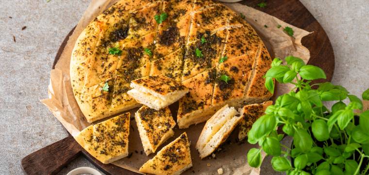 Schnelles Käse-Kräuter-Grillbrot