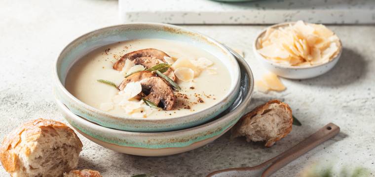 Blumenkohl-Parmesan-Suppe mit Pilzen