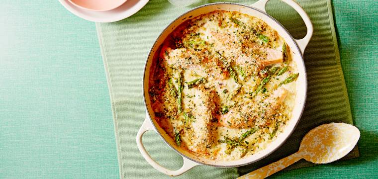 Ofenlachs mit Spargel und Zitronen-Sahne