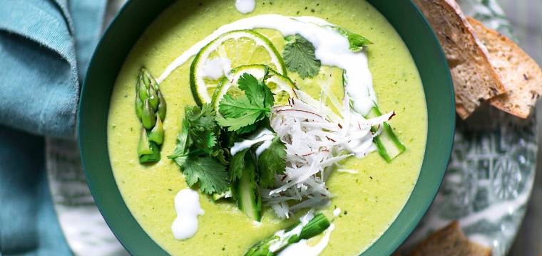 Asiatische Spargelcremesuppe
