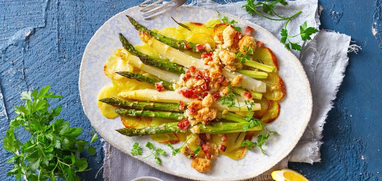 Ofen-Spargel mit Parmesanstreuseln
