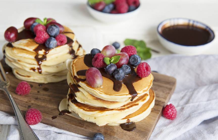 Pancakes mit Obst und Schokosoße | ZauberMix