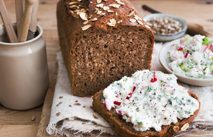 Schwarzbrot mit Kräuterquark | ZauberMix