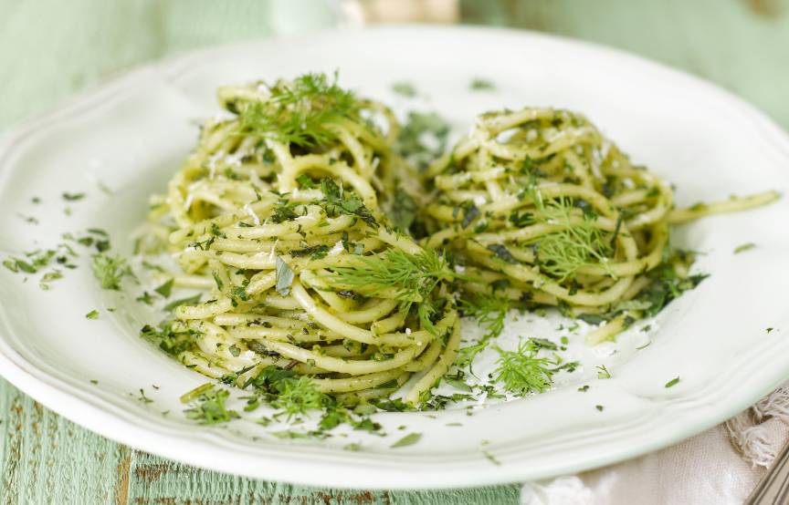 Spaghetti mit veganem Kräuterpesto aus dem Monsieur Cuisine | ZauberMix