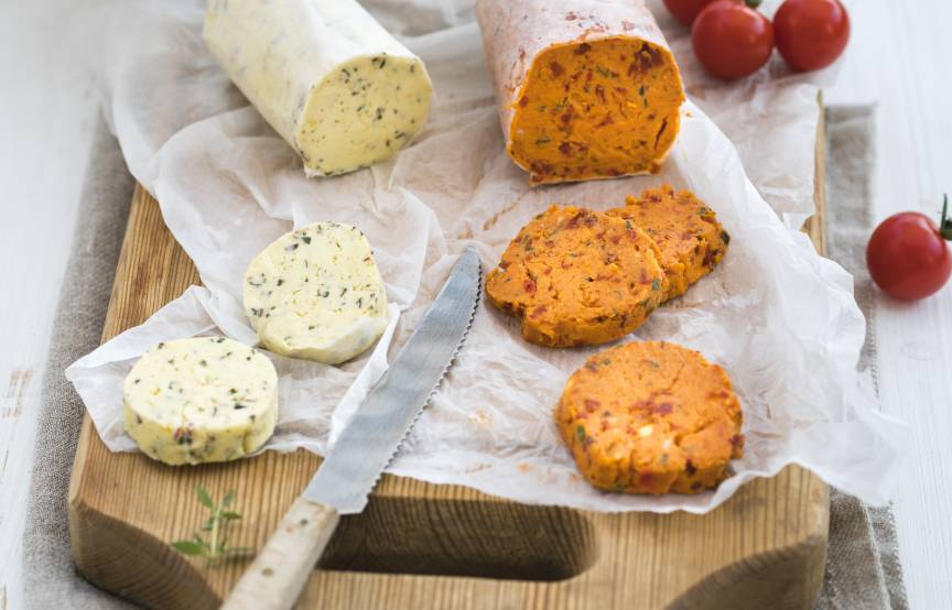 Kräuter und Tomatenbutter im Monsieur Cuisine ZauberMix