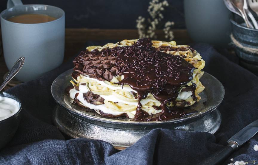 Waffelturm mit Schokoladensoße aus dem Monsieur Cuisine | ZauberMix
