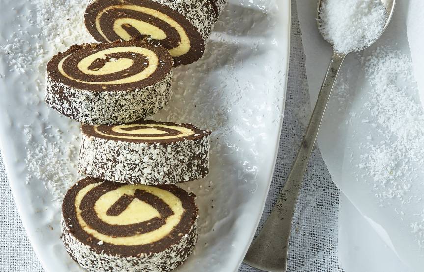 Schoko-Vanille-Biskuitrolle mit dem Monsieur Cuisine | ZauberMix Schoko-Vanille-Biskuitrolle mit dem Monsieur Cuisine | ZauberMix