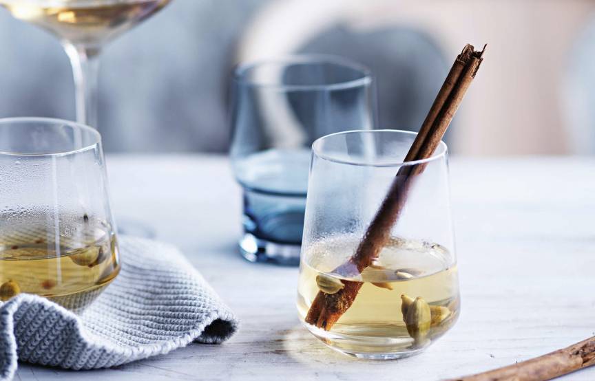 Weißwein-Glögg mit Holunderblütensirup im Monsieur Cuisine | ZauberMix