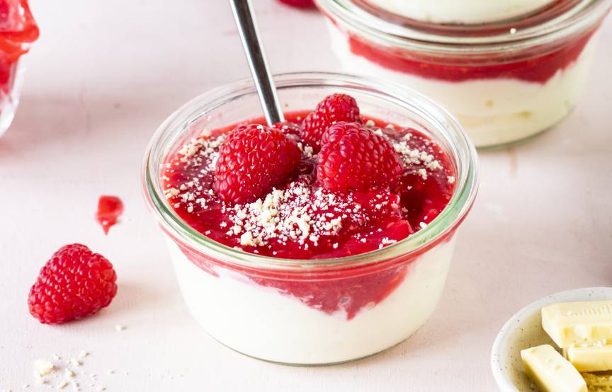 Käsekuchencreme mit Himbeersoße aus dem Monsieur Cuisine | ZauberMix