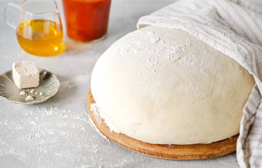 Pizzateig mit frischer Hefe aus dem Monsieur Cuisine | ZauberMix