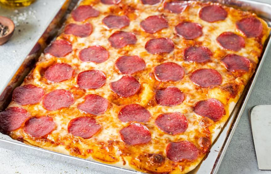 SalamiPizza vom Blech für den Monsieur Cuisine ZauberMix