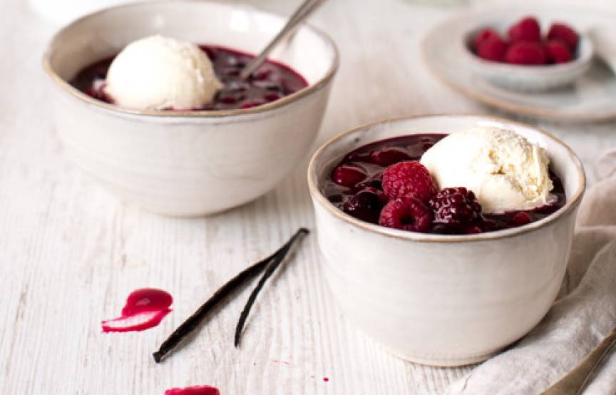 Rote Grütze mit Vanilleeis | ZauberMix