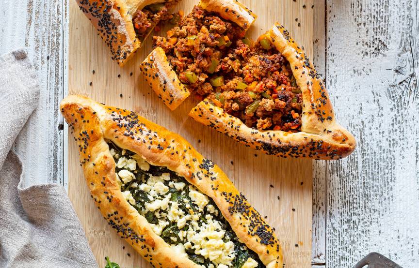 Pide mit Hackfleisch- und Spinat-Feta-Füllung | ZauberMix