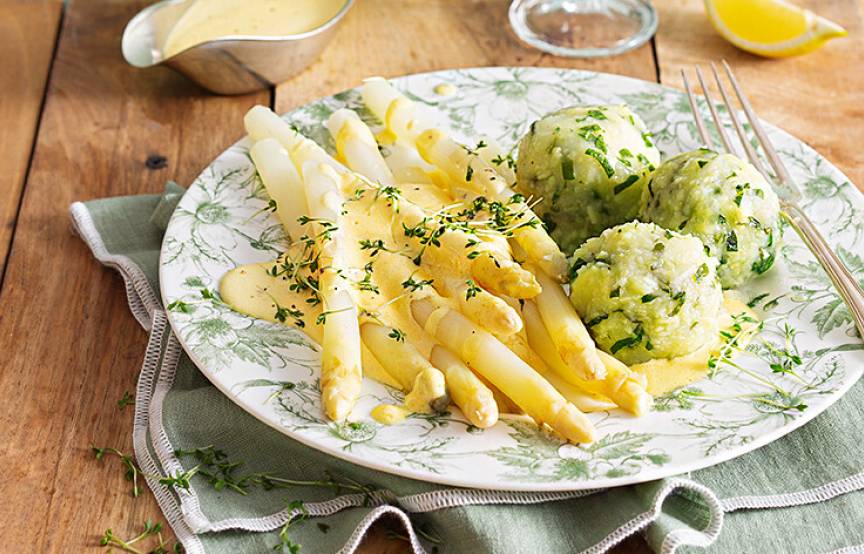 Spargel mit Frühkartoffel-Knödeln und Zitronen-Hollandaise | ZauberMix Spargel mit Frühkartoffel-Knödeln und Zitronen-Hollandaise | ZauberMix