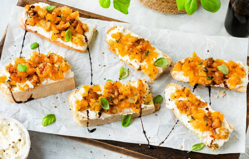 Bruschetta mit Fetacreme und Honigmelonensalsa | ZauberMix Bruschetta mit Fetacreme und Honigmelonensalsa | ZauberMix