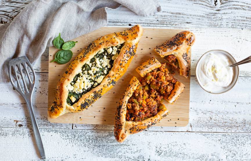 Pide mit Hackfleisch- und Spinat-Feta-Füllung | ZauberMix