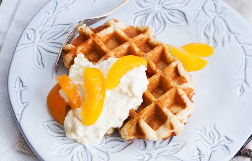 Buttermilchwaffeln mit Aprikosen-Sahne | ZauberMix