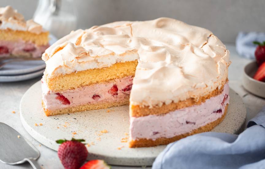Erdbeer-Biskuit-Torte mit Baiserhaube | ZauberMix
