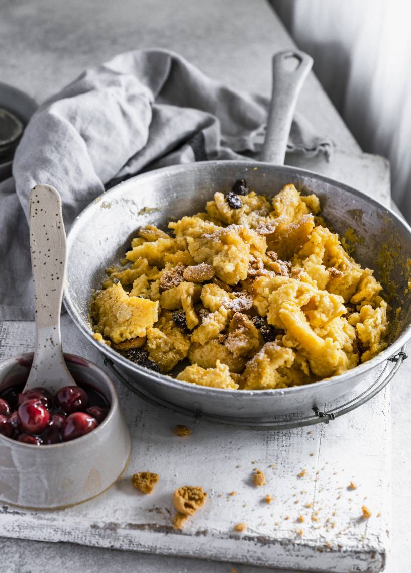 Amarettini-Schmarren mit Amaretto-Kirsch-Kompott mit dem Monsieur ... Amarettini-Schmarren mit Amaretto-Kirsch-Kompott mit dem Monsieur ...