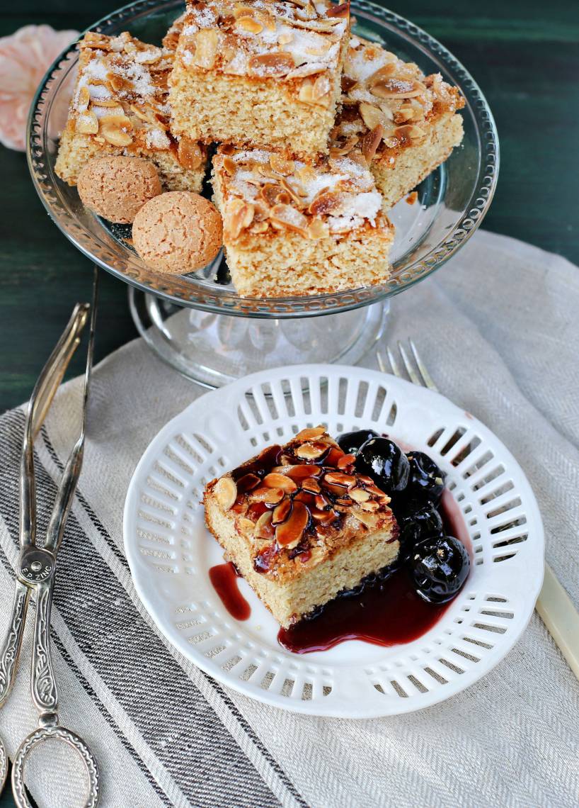 Amarettinikuchen mit Kirschen aus dem Monsieur Cuisine | ZauberMix Amarettinikuchen mit Kirschen aus dem Monsieur Cuisine | ZauberMix