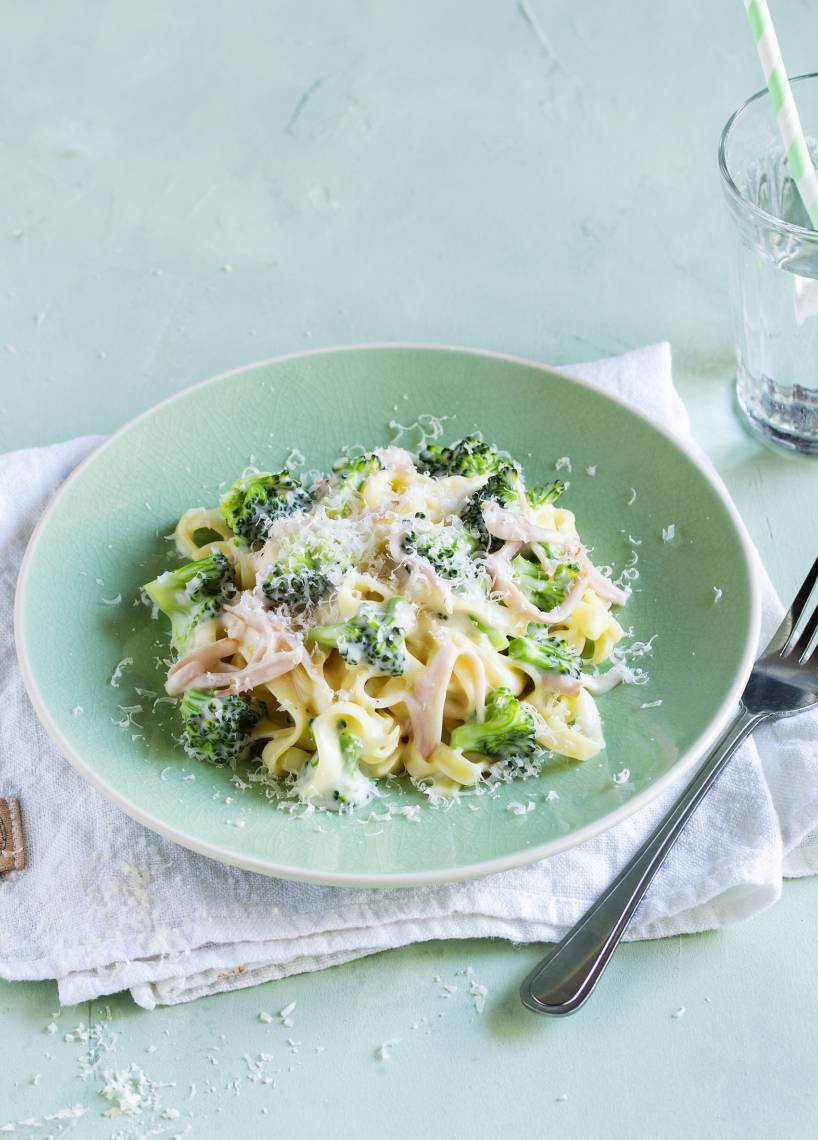 Brokkoli-Schinken-Nudeln mit Käsesoße