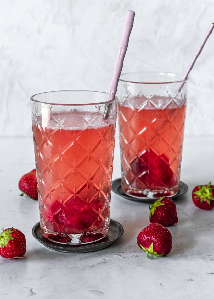 Erdbeer-Aperitif mit Sekt im Monsieur Cuisine | ZauberMix Erdbeer-Aperitif mit Sekt im Monsieur Cuisine | ZauberMix