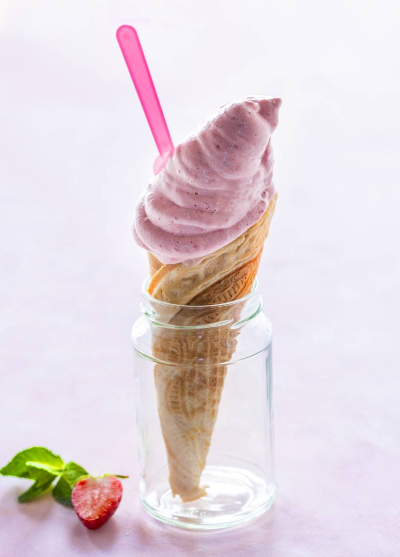 Cremiges Erdbeer-Softeis