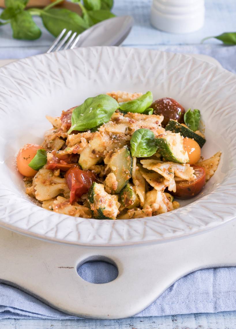 Farfalle mit Tomaten-Cashew-Pesto im Monsieur Cuisine | ZauberMix Farfalle mit Tomaten-Cashew-Pesto im Monsieur Cuisine | ZauberMix