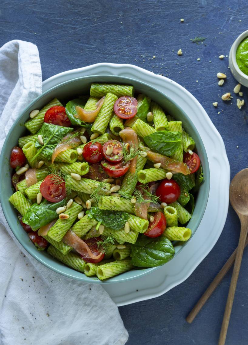 Nudelsalat mit Räucherlachs und Pesto im Monsieur Cuisine | ZauberMix