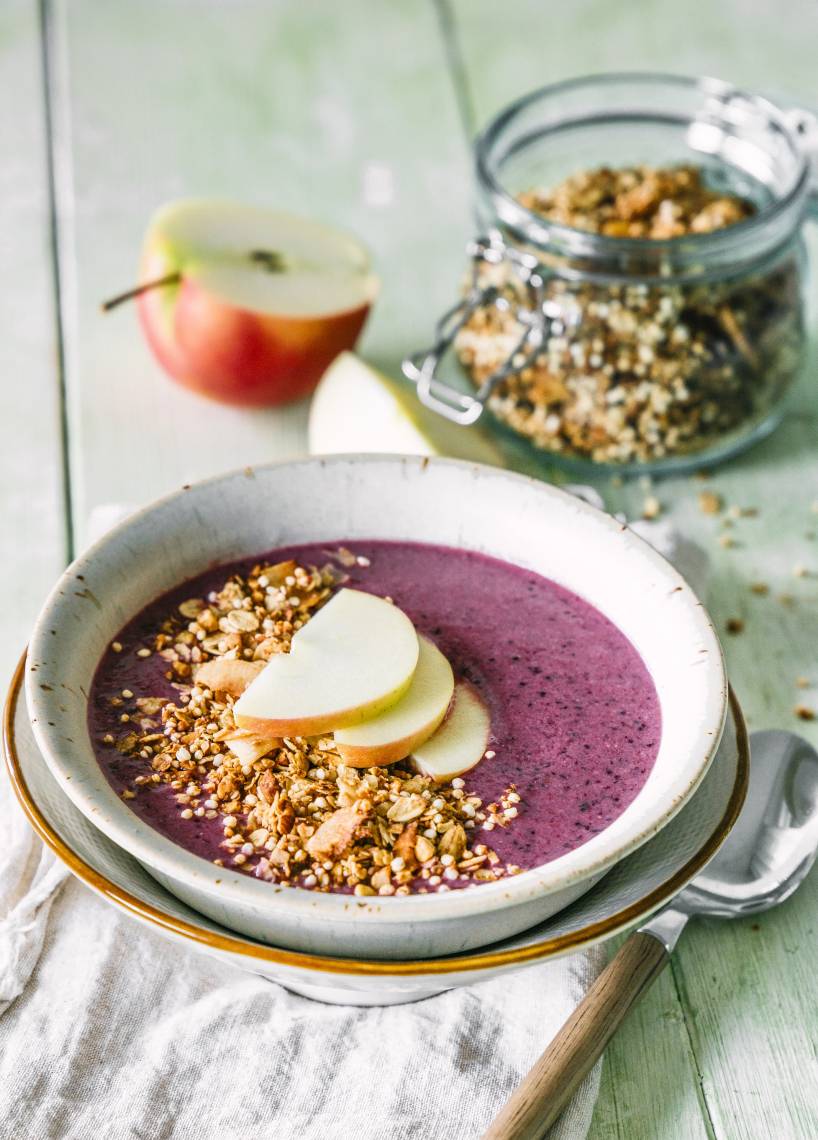 Frühstücksbowl mit Granola