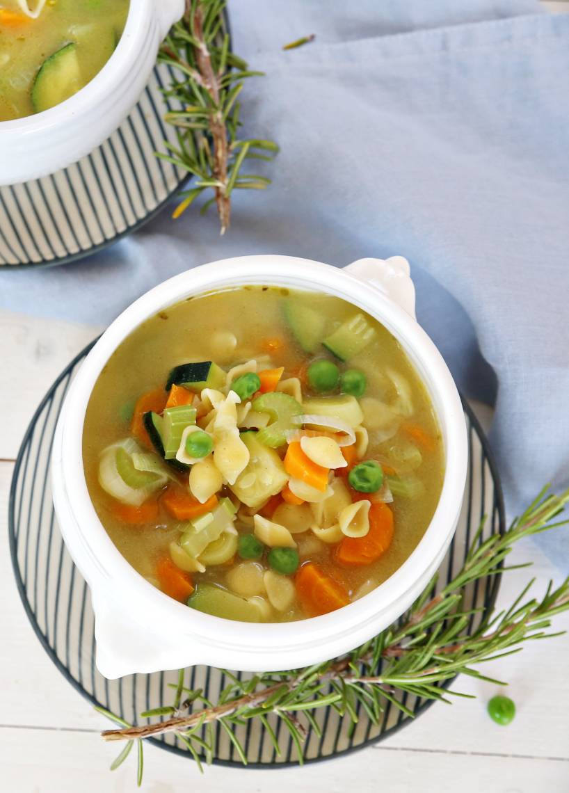 Gemüsesuppe mit Muschelnudeln
