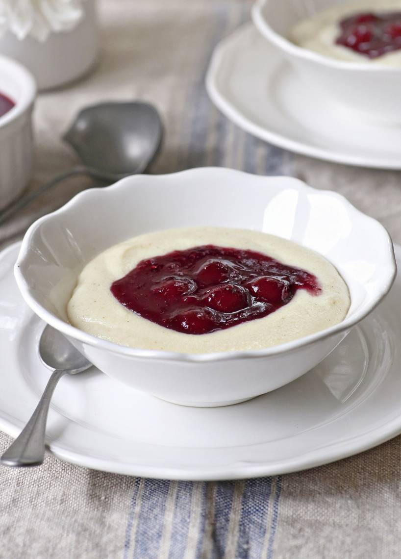 Grießbrei mit Beerengrütze