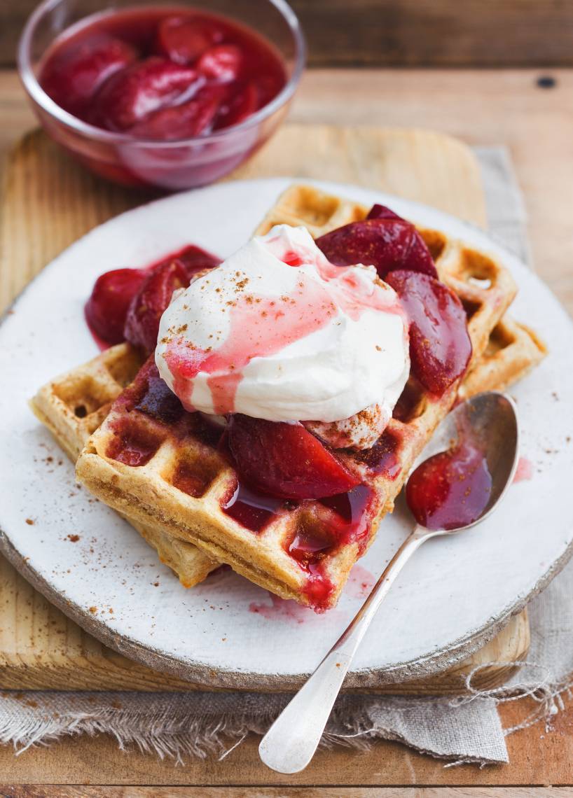 Haferflockenwaffeln mit Pflaumenkompott im Monsieur Cuisine | ZauberMix Haferflockenwaffeln mit Pflaumenkompott im Monsieur Cuisine | ZauberMix