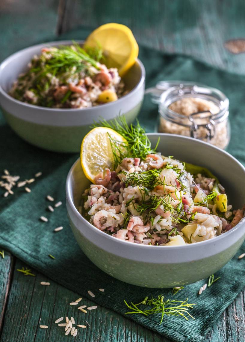 Heimische Paella mit Krabben und Bohnen