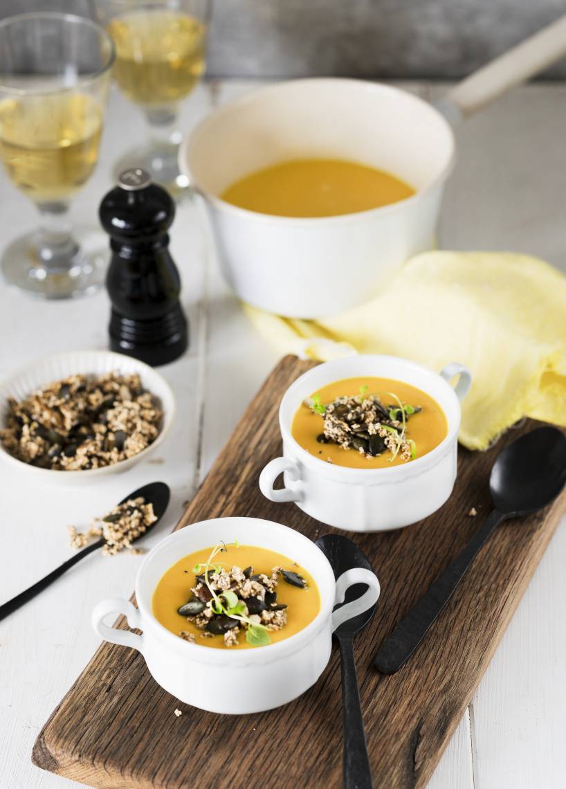 Karottensuppe mit Crunch-Topping