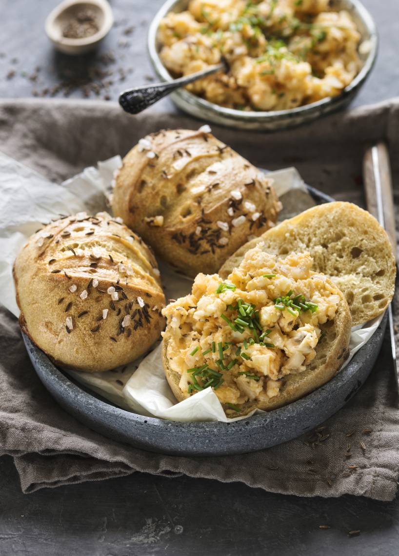 Kümmelbrötchen mit Obazda