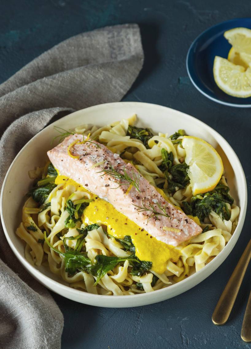 Lachs mit Pasta und Currysoße aus dem Monsieur Cuisine | ZauberMix Lachs mit Pasta und Currysoße aus dem Monsieur Cuisine | ZauberMix