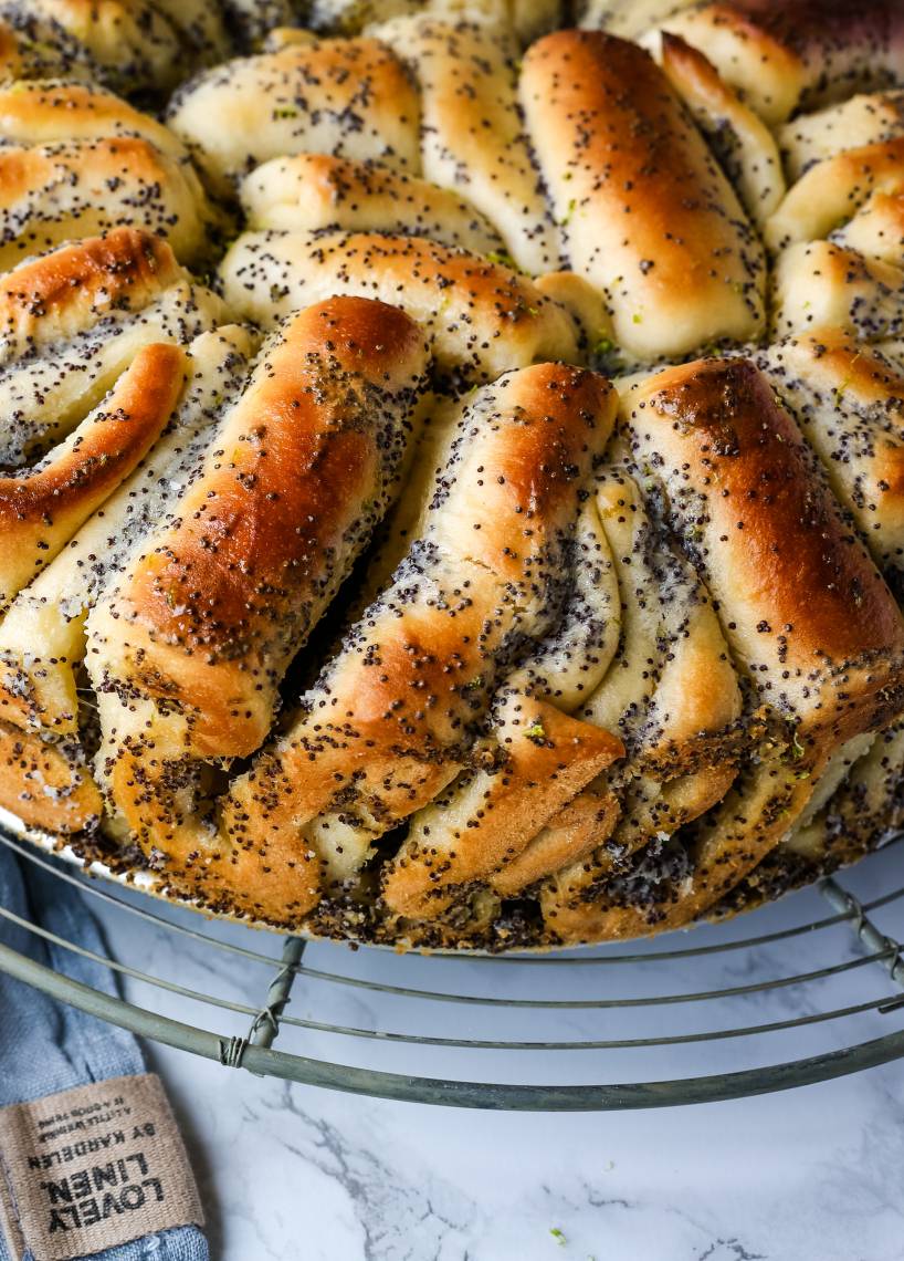 Limetten-Mohn-Faltenbrot