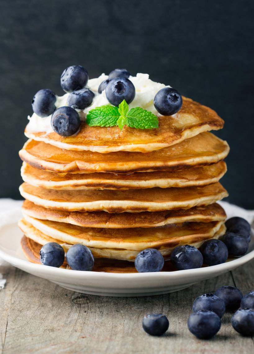 Pfannkuchen-Turm mit Mascarponecreme