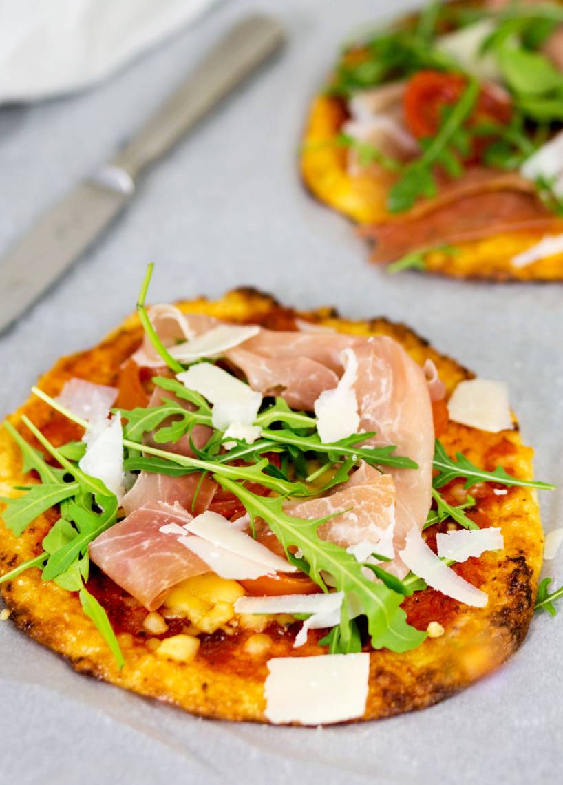 Low-Carb-Pizza mit Parmaschinken