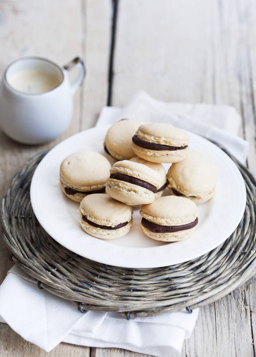 Mandel-Macarons mit Schokofüllung aus dem Monsieur Cuisine | ZauberMix Mandel-Macarons mit Schokofüllung aus dem Monsieur Cuisine | ZauberMix