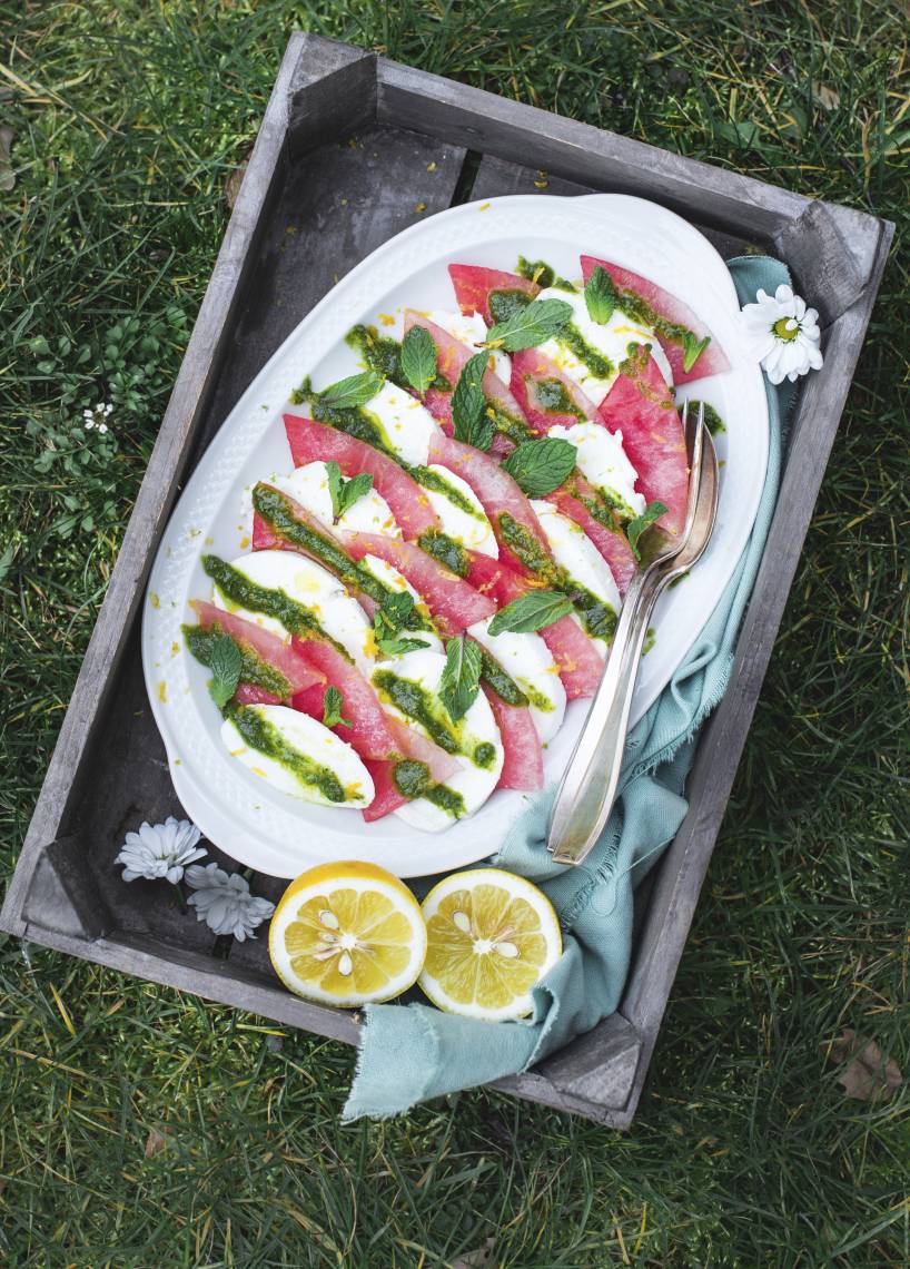 Melonen-Caprese mit Büffelmozzarella