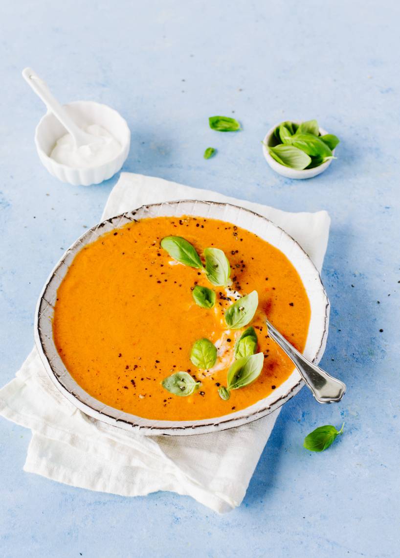 Paprika-Tomatensuppe mit Joghurt