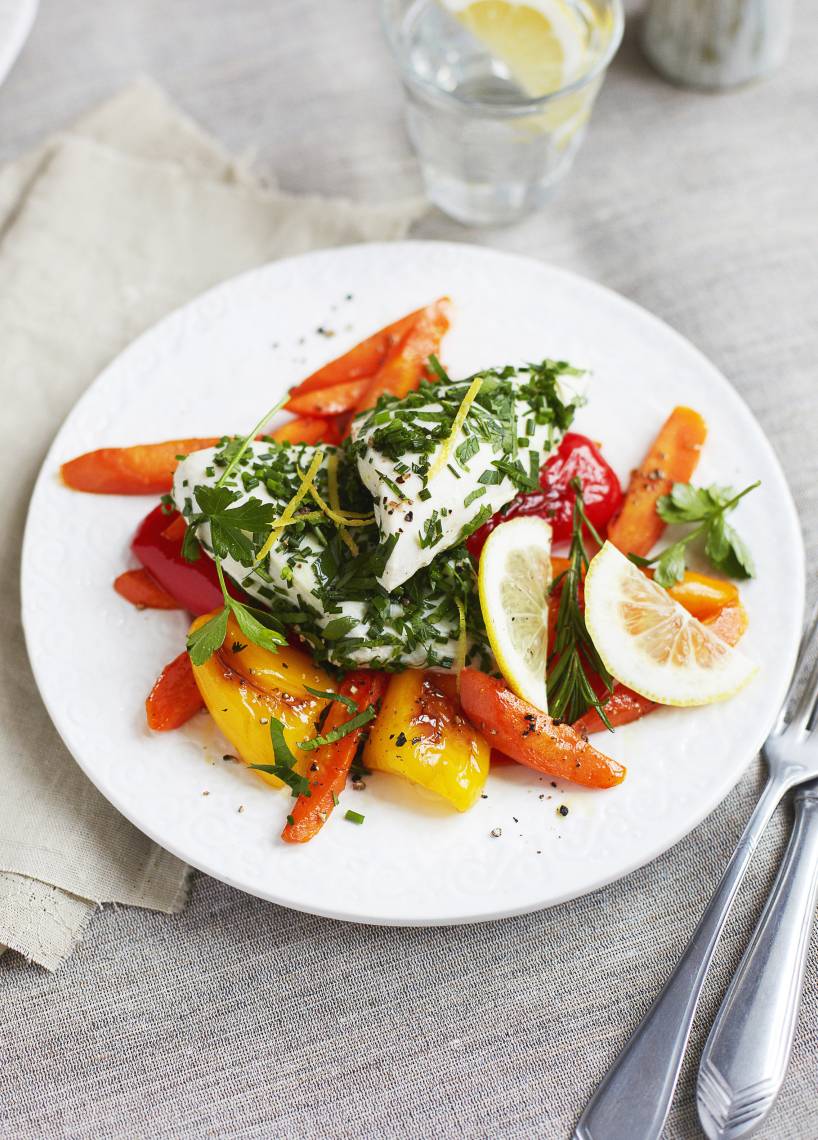 Pochiertes Kräuter-Hähnchen mit Gemüse