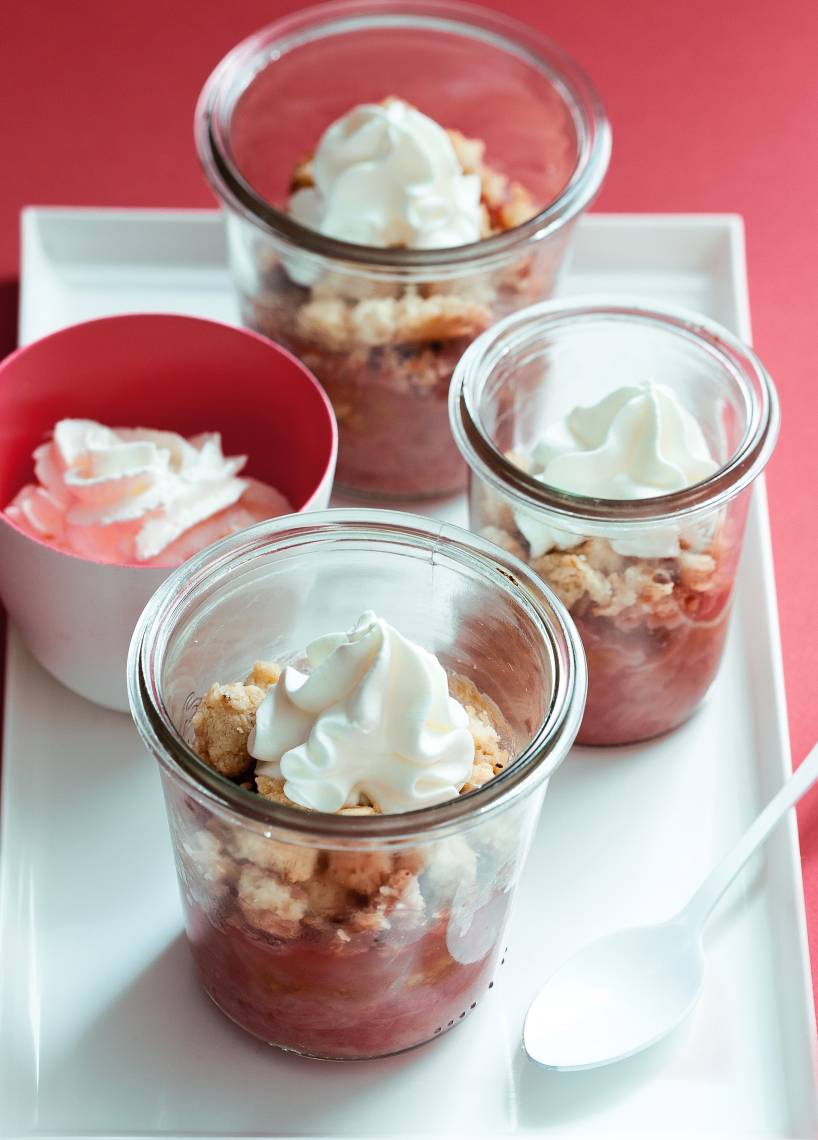 Rhabarber-Crumble im Glas