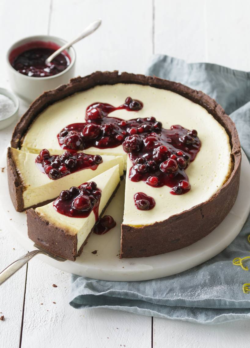 Rote-Grütze-Käsekuchen mit Schokoboden