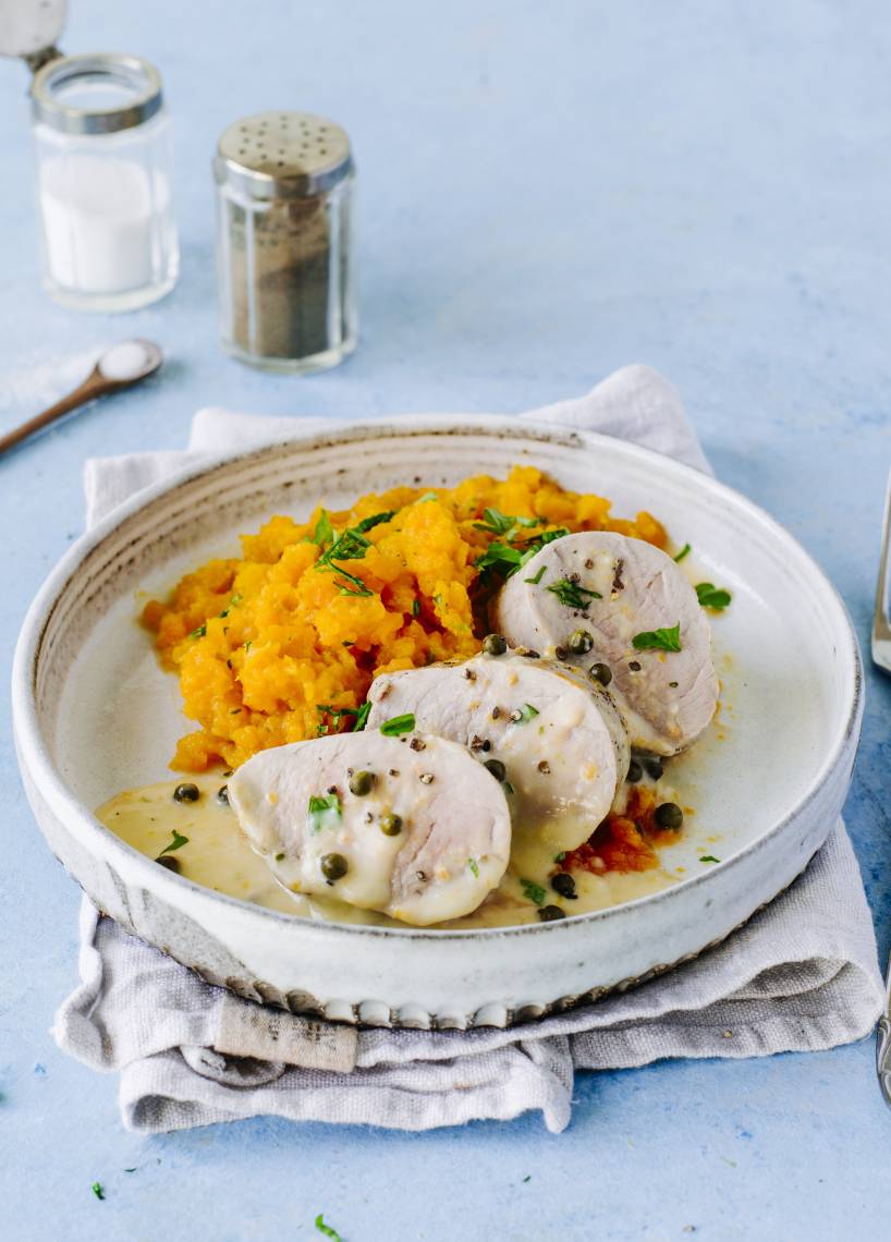 Schweinefilet mit Blumenkohl-Karottenstampf und Pfeffersoße