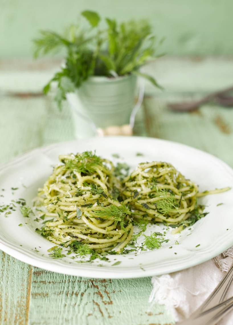 Spaghetti mit veganem Kräuterpesto aus dem Monsieur Cuisine | ZauberMix
