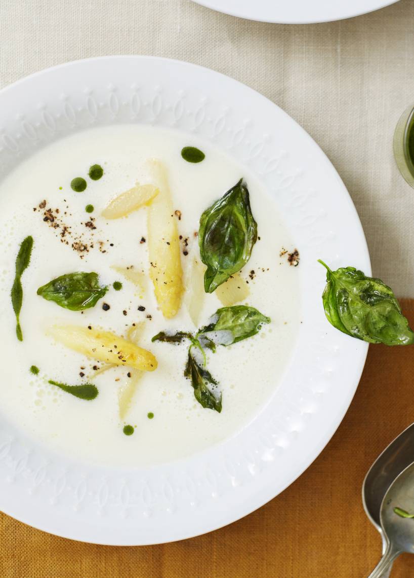 Spargelcremesuppe mit Basilikum aus dem Monsieur Cuisine | ZauberMix Spargelcremesuppe mit Basilikum aus dem Monsieur Cuisine | ZauberMix
